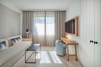 w costa navarino adults only