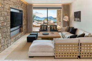 w costa navarino adults only