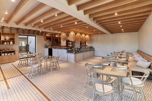 w costa navarino adults only