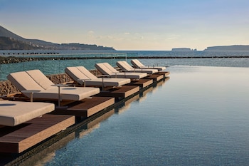w costa navarino adults only