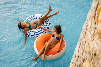 w costa navarino adults only