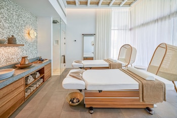 w costa navarino adults only