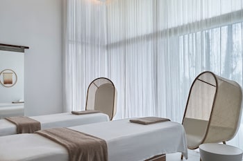 w costa navarino adults only
