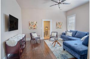 beautiful craftmans 4br 2 5ba home near downtown