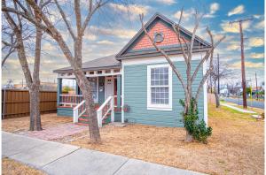 beautiful craftmans 4br 2 5ba home near downtown