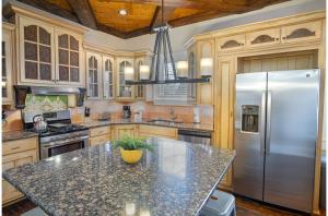 beautiful craftmans 4br 2 5ba home near downtown