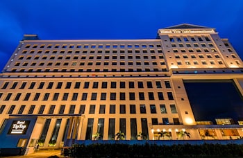 hotel tip top international