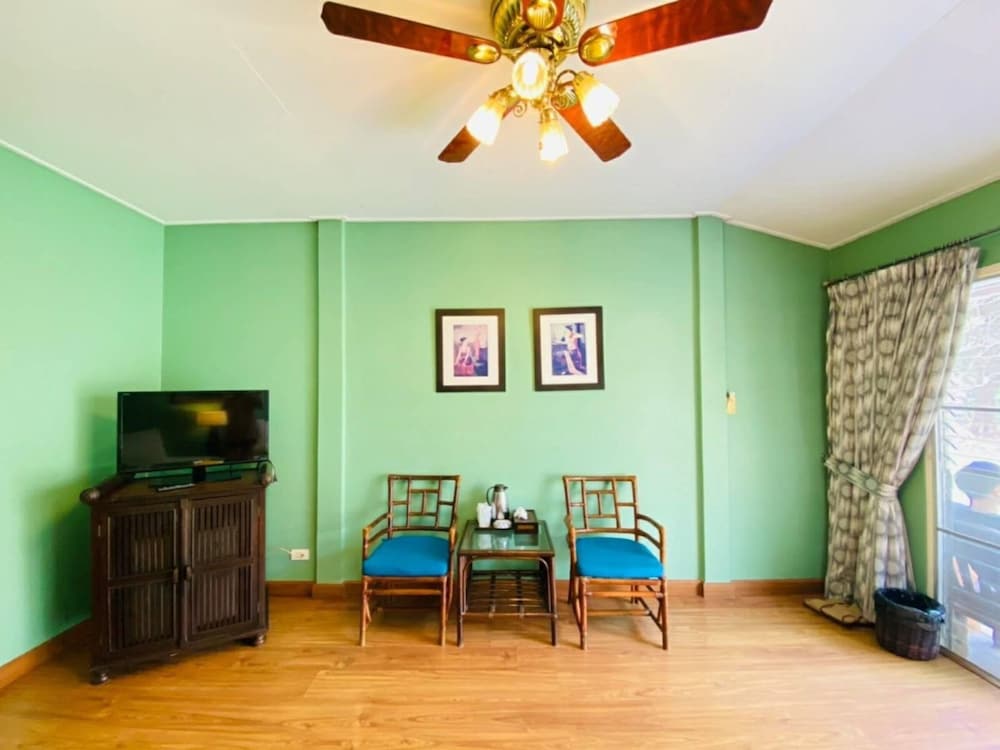 safari riviera resort