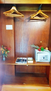 safari riviera resort