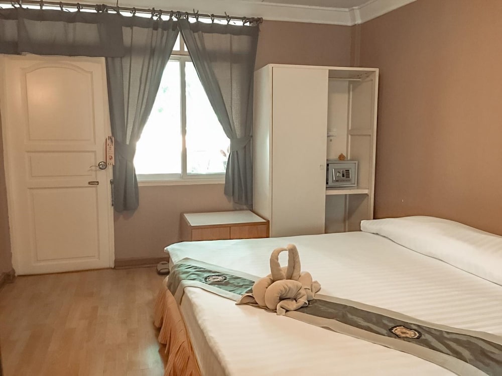 safari riviera resort