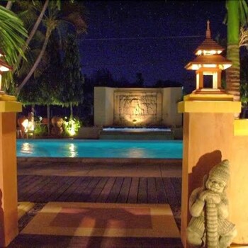 safari riviera resort