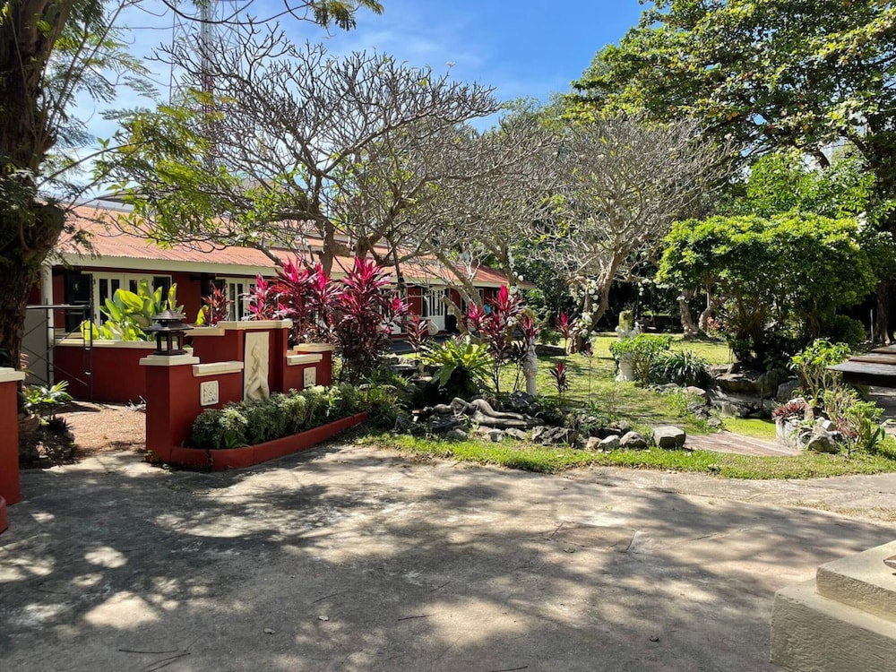 safari riviera resort