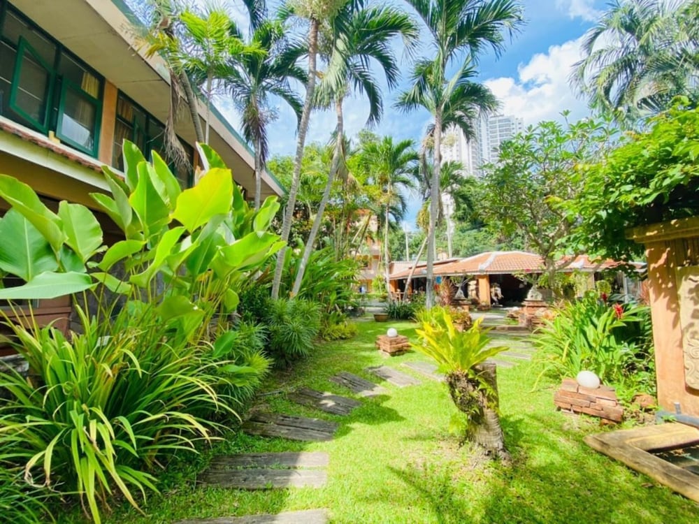 safari riviera resort