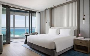 the langham gold coast and jewel residences
