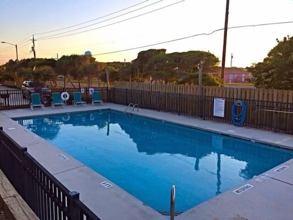 Beach Blanket - Spacious Condo With Private Beach Access And Resort Amenities! 3 Bedroom Condo By Redawning,,4 star