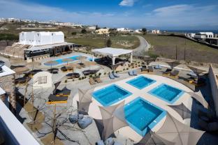 aelia luxury suites
