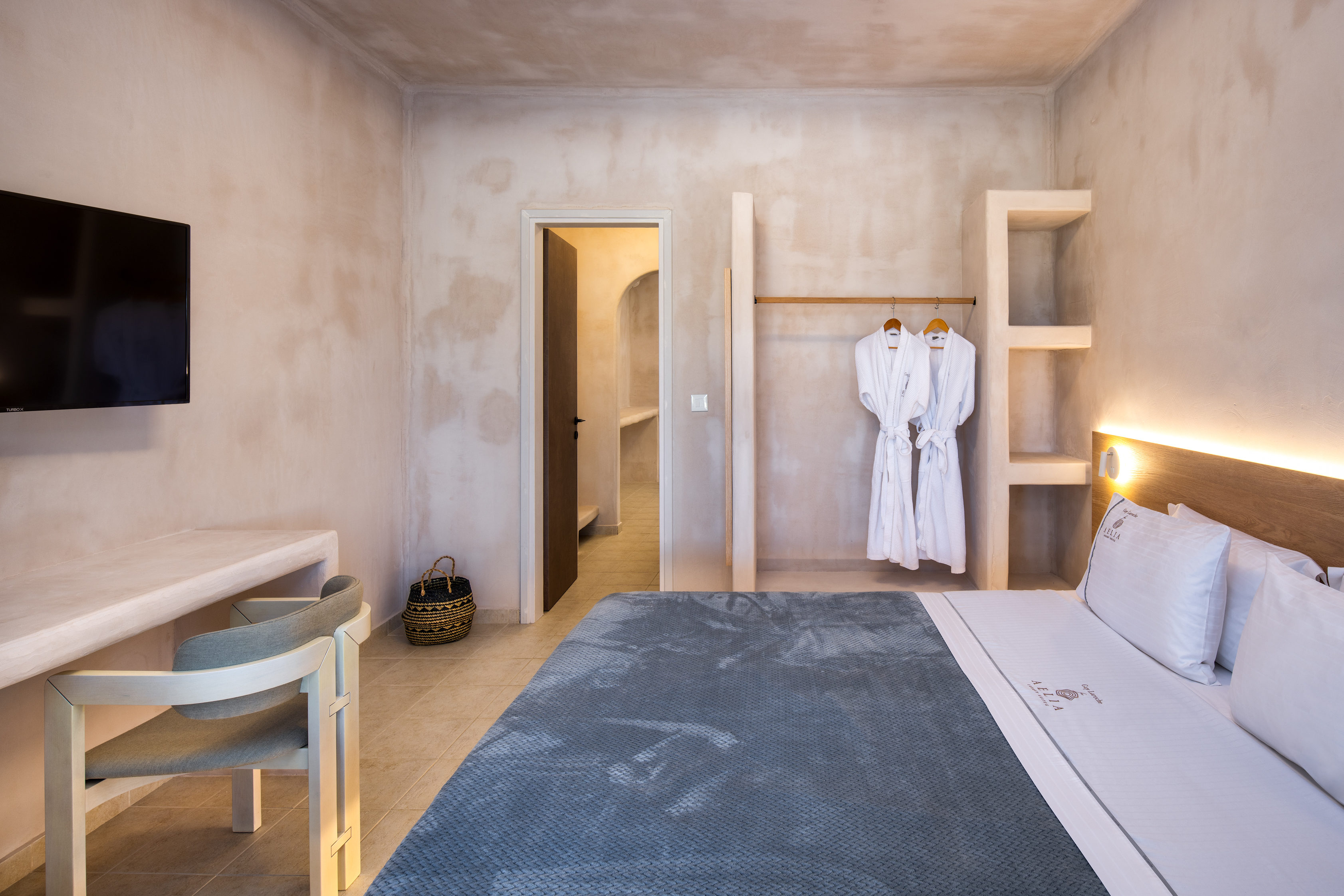 aelia luxury suites