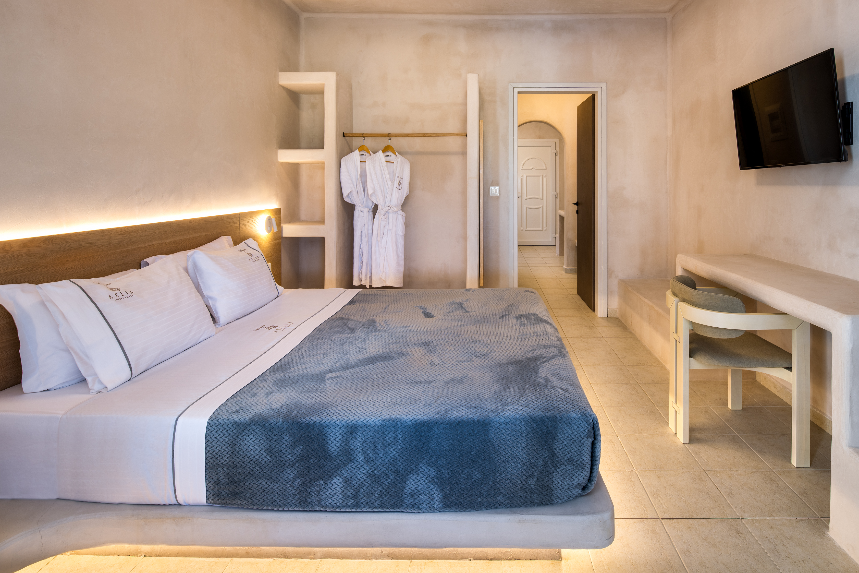 aelia luxury suites