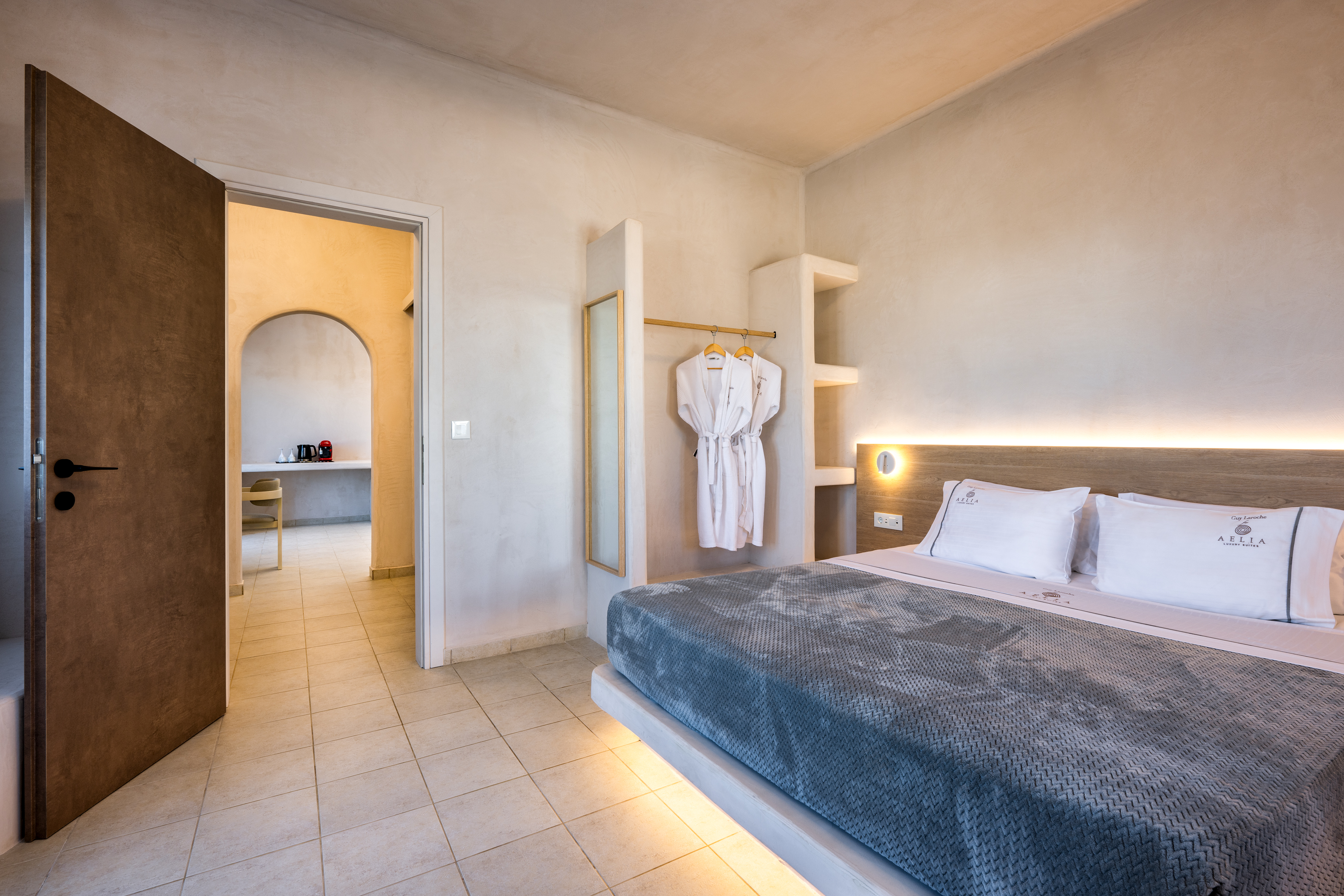 aelia luxury suites