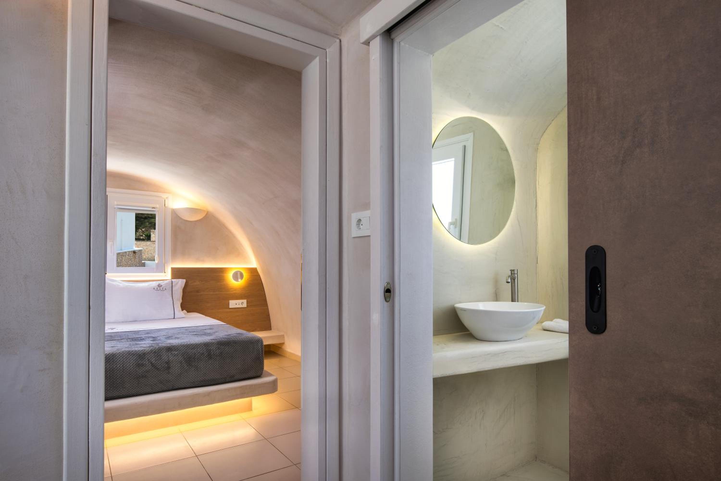 aelia luxury suites