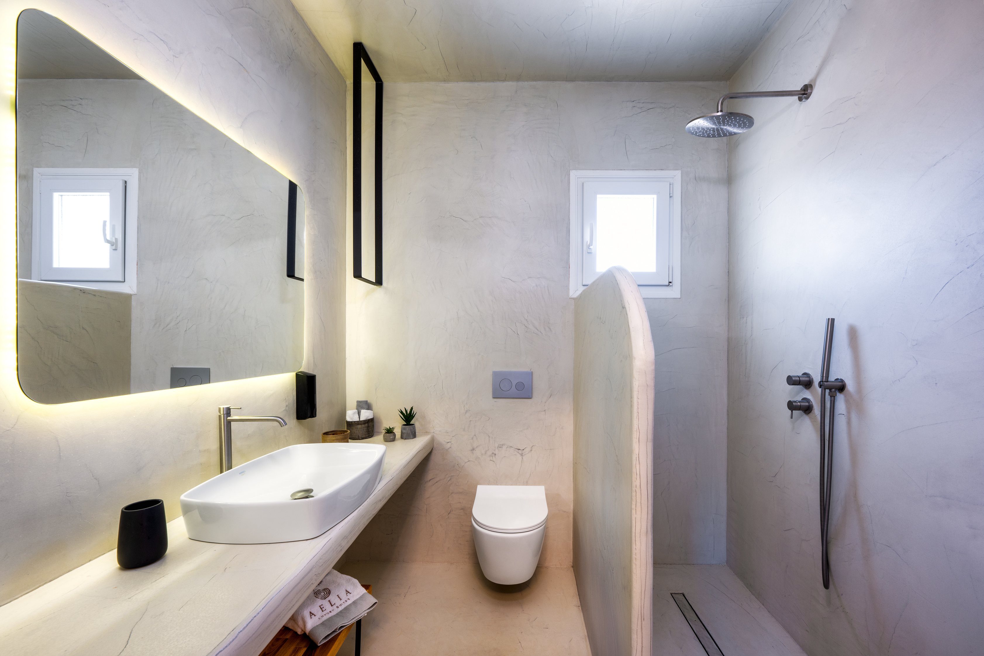 aelia luxury suites