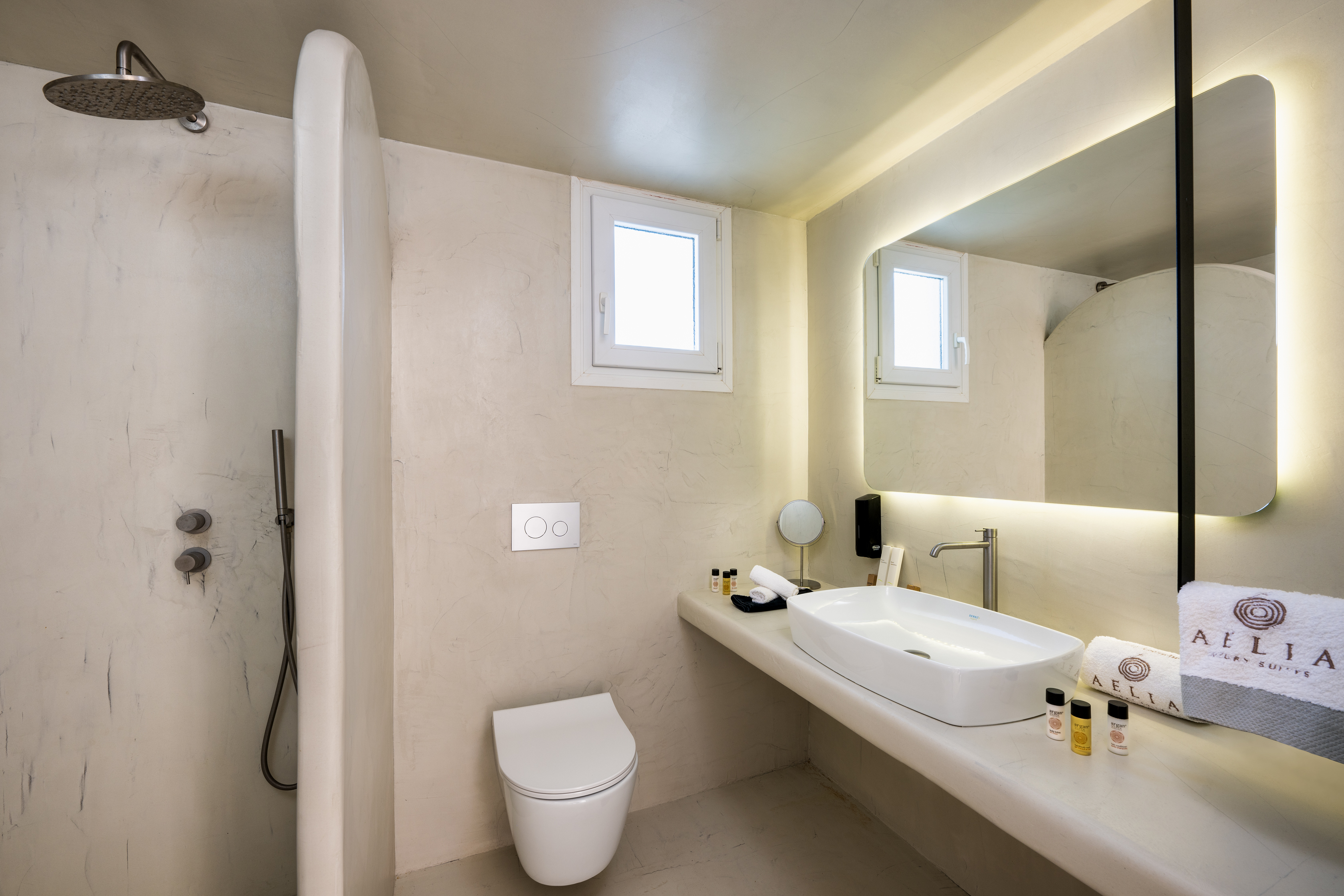 aelia luxury suites
