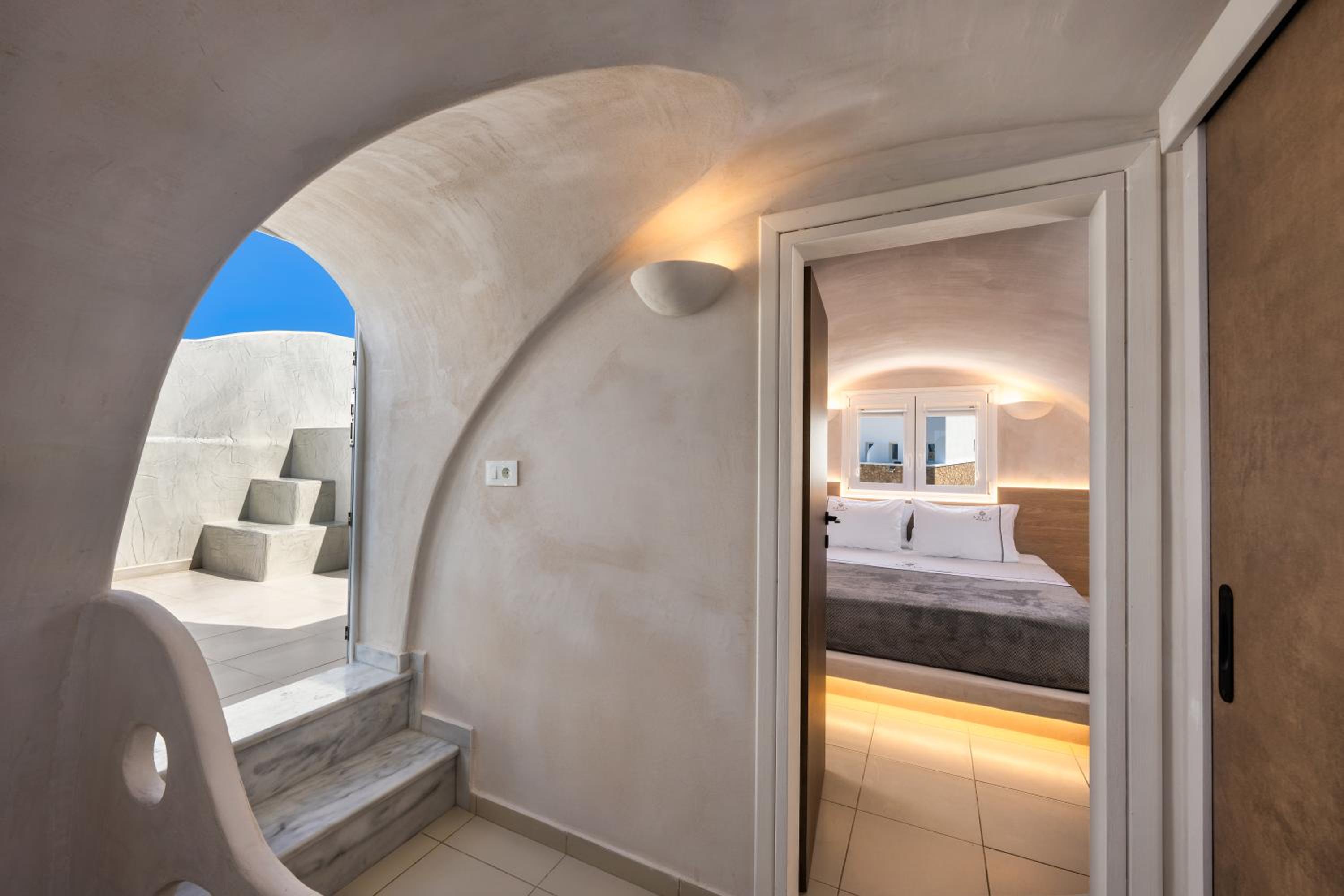 aelia luxury suites
