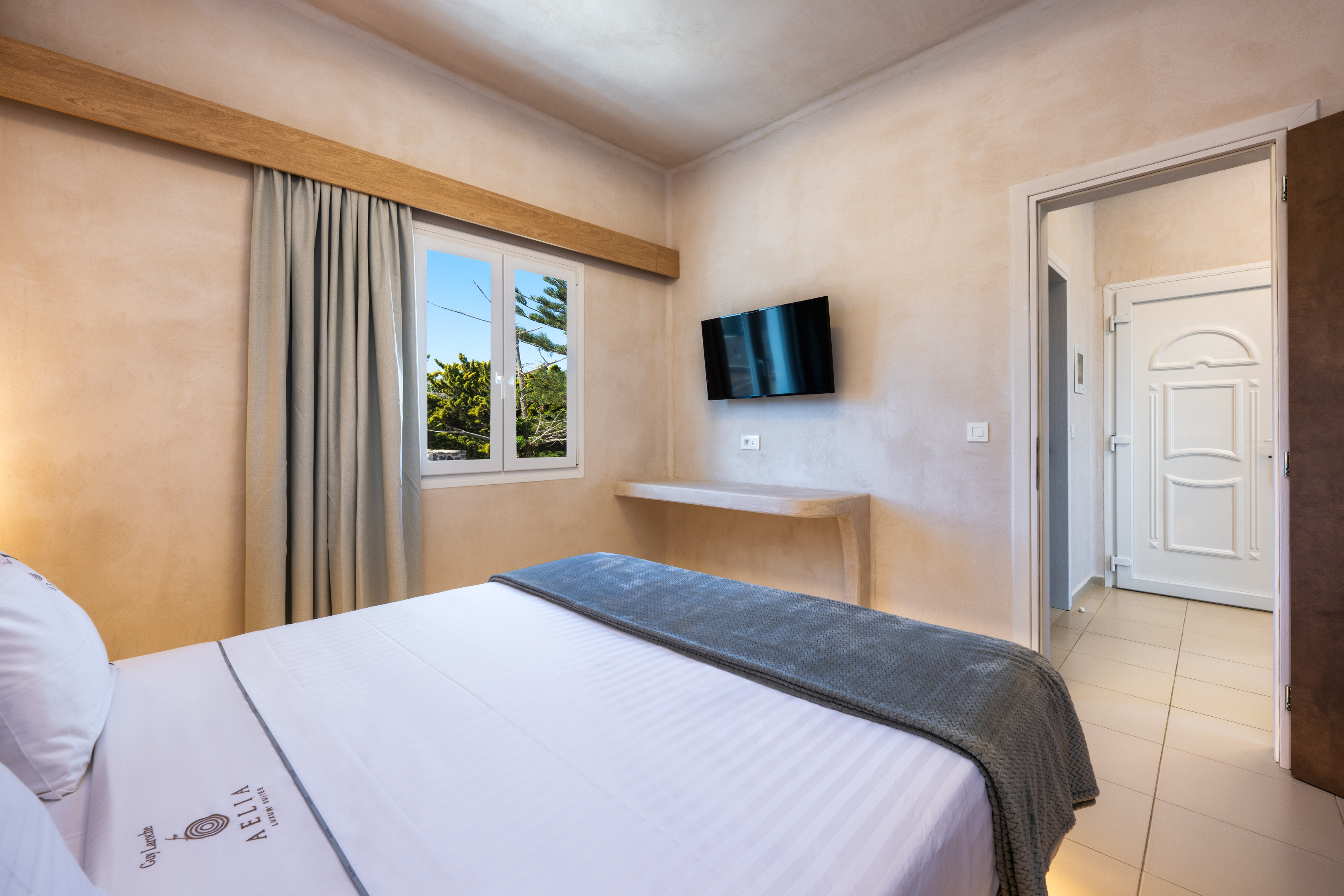 aelia luxury suites