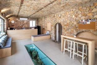 aelia luxury suites