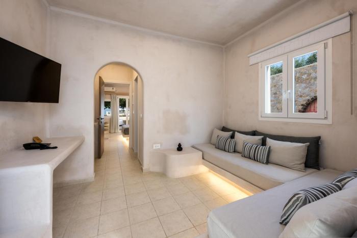 aelia luxury suites