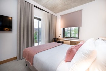 capital luxury suites