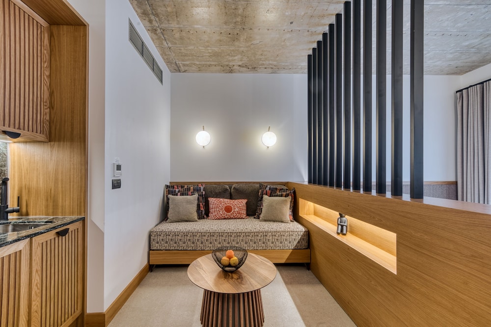 capital luxury suites