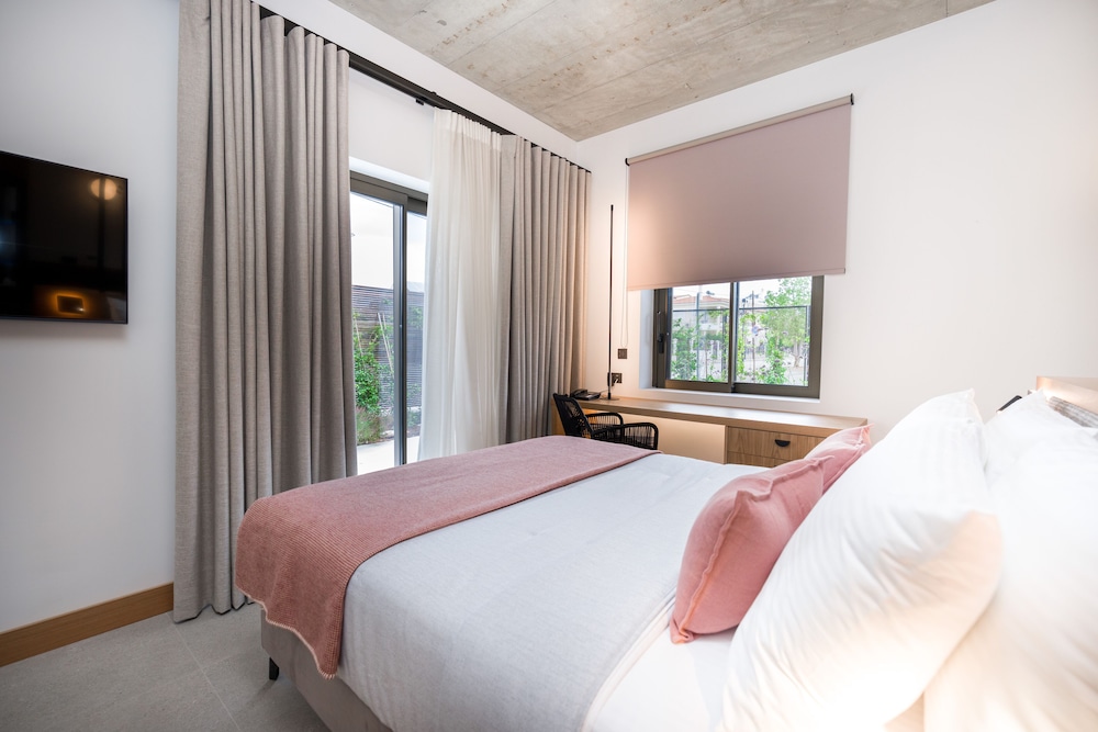 capital luxury suites