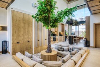 capital luxury suites