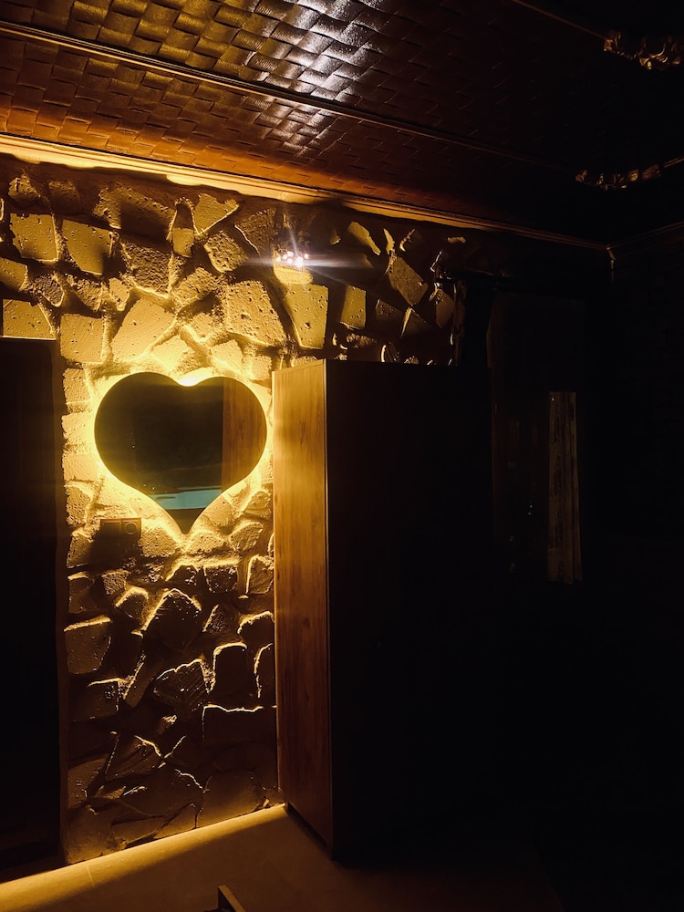 aysultan stone house