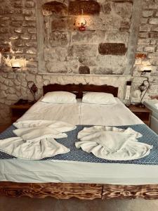 aysultan stone house