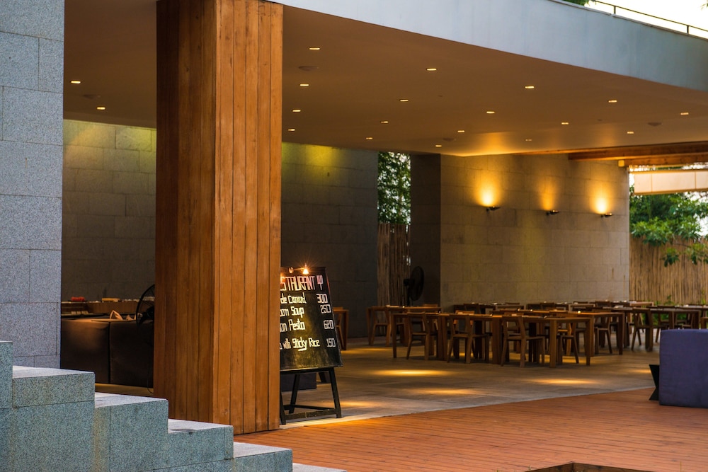 tolani resort kui buri