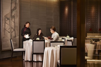 Shanghai Marriott Hotel Parkview,333 Guang Zhong Road West,5 star