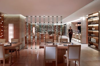 Shanghai Marriott Hotel Parkview,333 Guang Zhong Road West,5 star