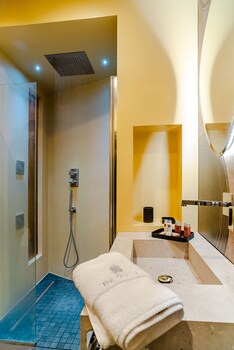 de gulia charme and relax