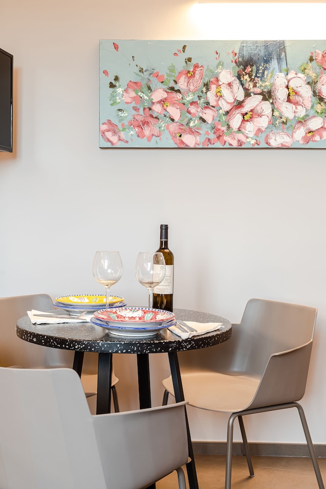 de gulia charme and relax