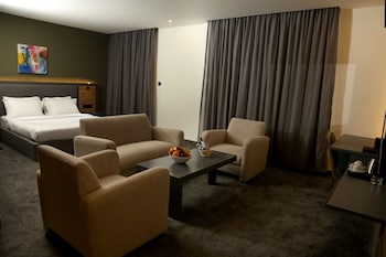 aitch boutique hotel an lih hotel