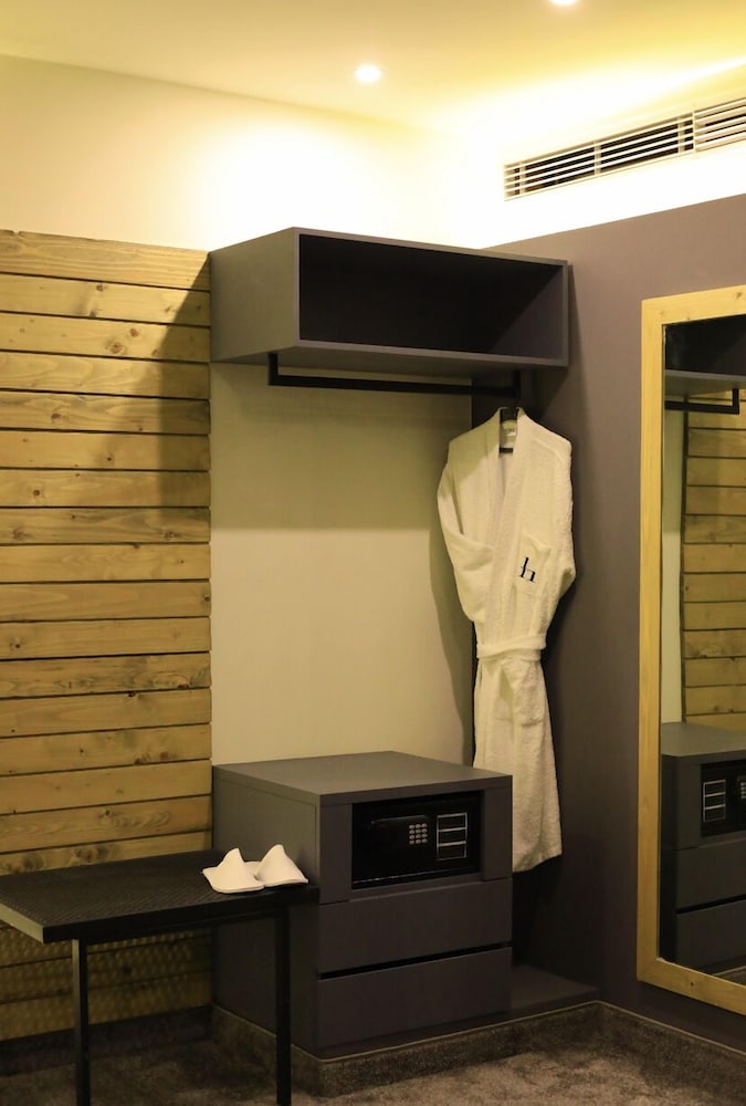 aitch boutique hotel an lih hotel