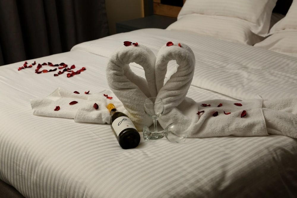 aitch boutique hotel an lih hotel