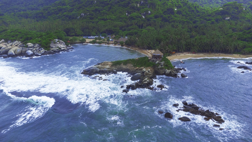 cabanas tequendama playa arrecifes parque tayrona