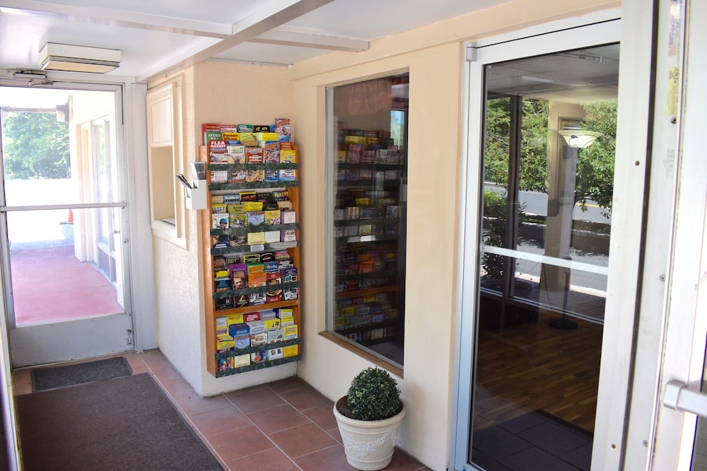 bridge views inn stroudsburg ex econo lodge