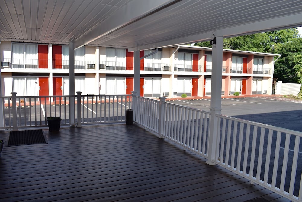 bridge views inn stroudsburg ex econo lodge