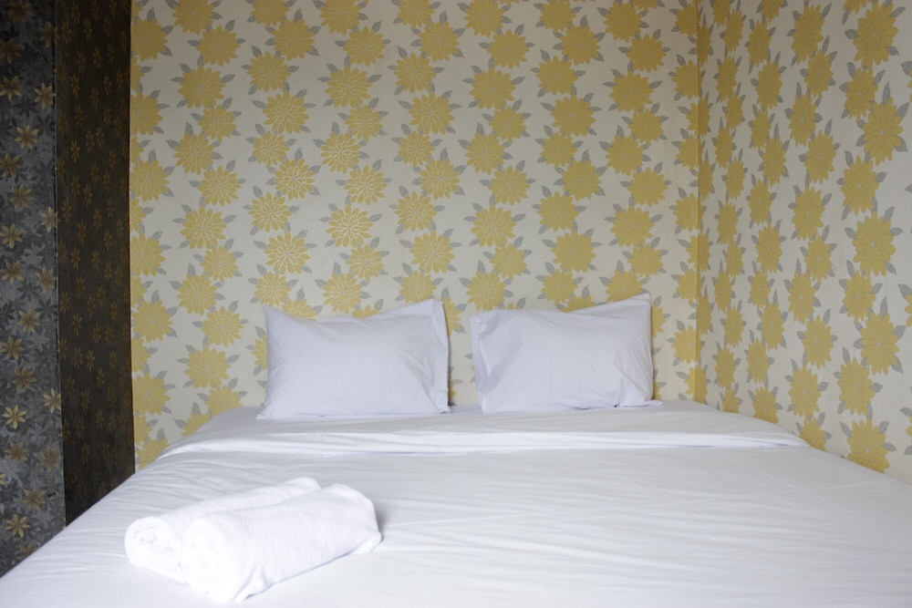 minimalist 2br apartment at gateway ahmad yani cicadas