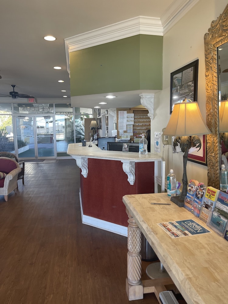 getaways at destin holiday beach resort