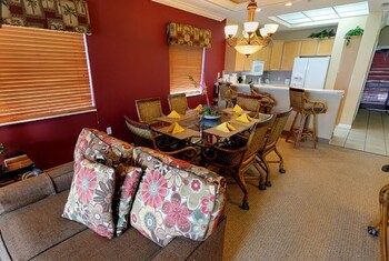 getaways at destin holiday beach resort